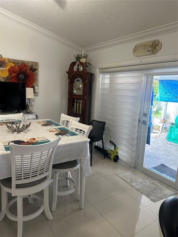 2501 W 73rd Pl, Hialeah, FL 33016