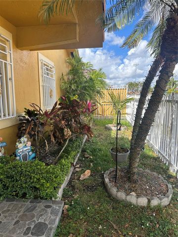 2501 W 73rd Pl, Hialeah, FL 33016