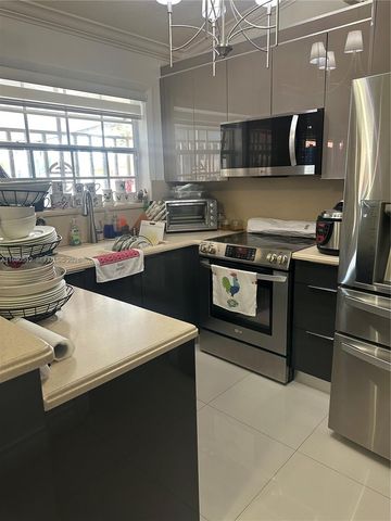 2501 W 73rd Pl, Hialeah, FL 33016