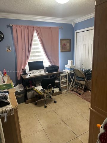 2501 W 73rd Pl, Hialeah, FL 33016