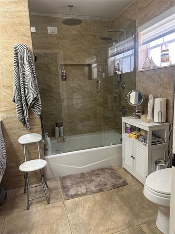 2501 W 73rd Pl, Hialeah, FL 33016