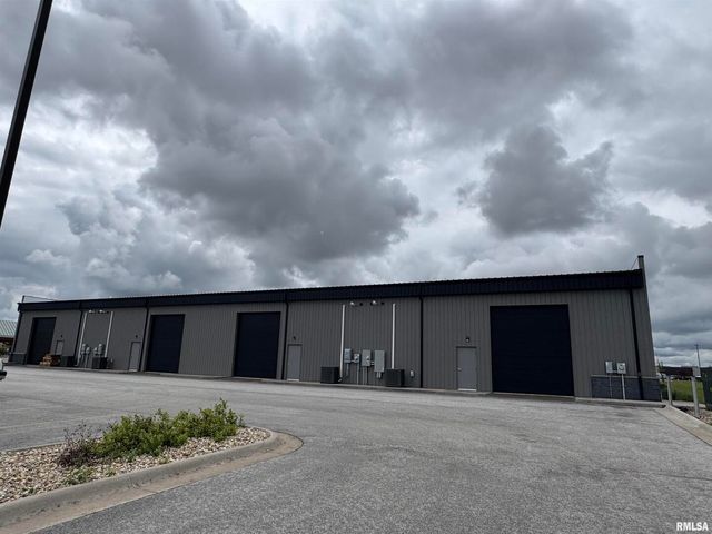 6948 & 6954 Competition Court, Bettendorf, IA 52722