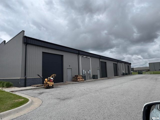 6948 & 6954 Competition Court, Bettendorf, IA 52722