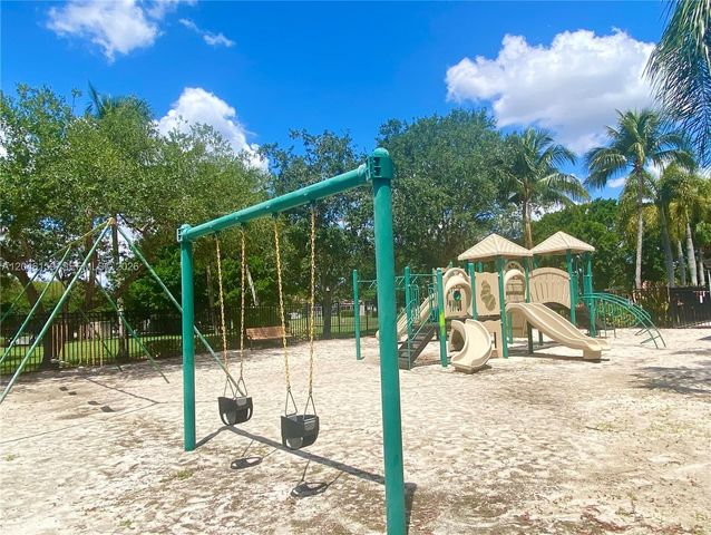 837 Tanglewood Cir ., Weston, FL 33327