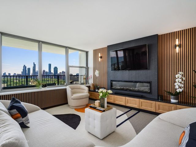 400 E Randolph Street 2613, Chicago, IL 60601