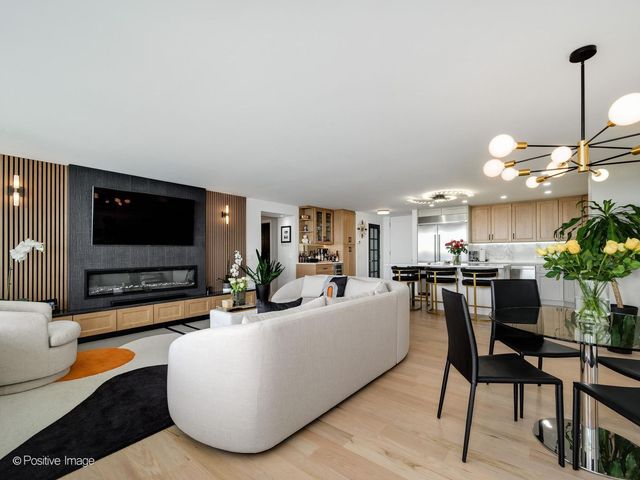 400 E Randolph Street 2613, Chicago, IL 60601