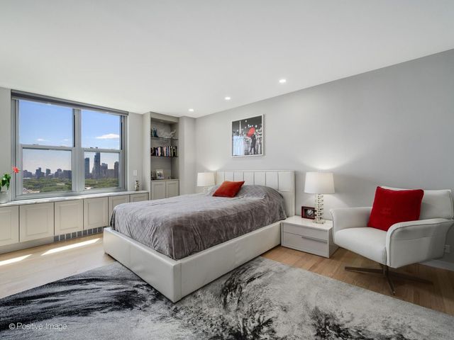 400 E Randolph Street 2613, Chicago, IL 60601