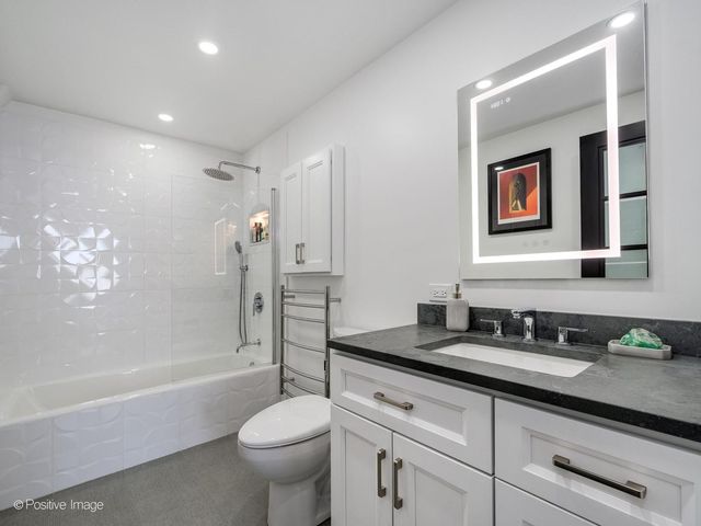 400 E Randolph Street 2613, Chicago, IL 60601