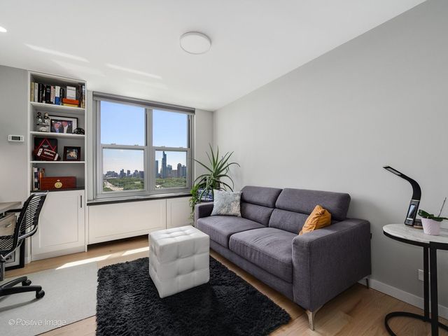 400 E Randolph Street 2613, Chicago, IL 60601