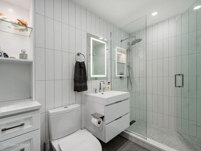 400 E Randolph Street 2613, Chicago, IL 60601