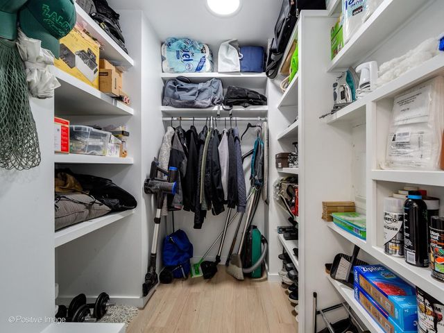 400 E Randolph Street 2613, Chicago, IL 60601