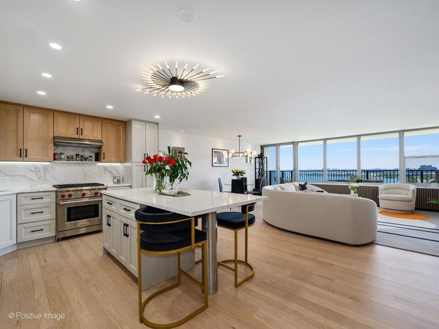 400 E Randolph Street 2613, Chicago, IL 60601
