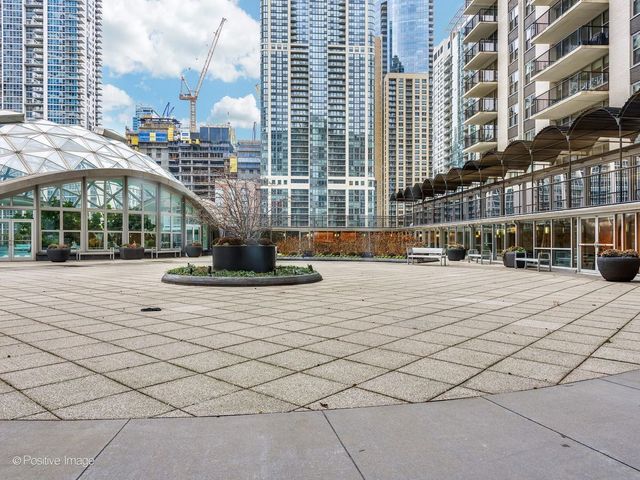 400 E Randolph Street 2613, Chicago, IL 60601