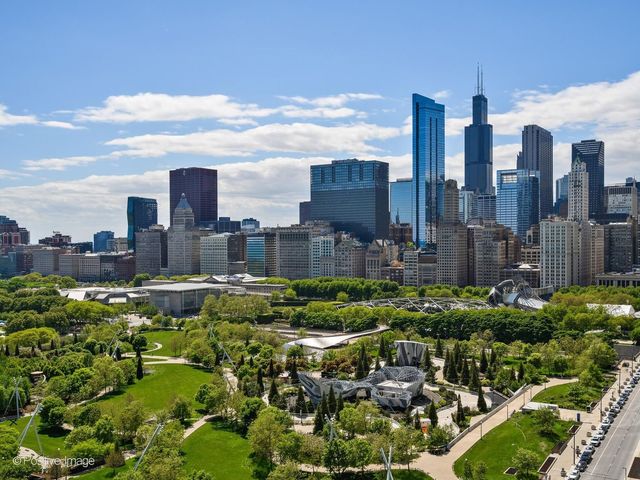 400 E Randolph Street 2613, Chicago, IL 60601