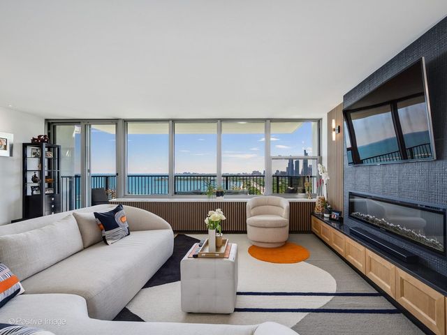400 E Randolph Street 2613, Chicago, IL 60601
