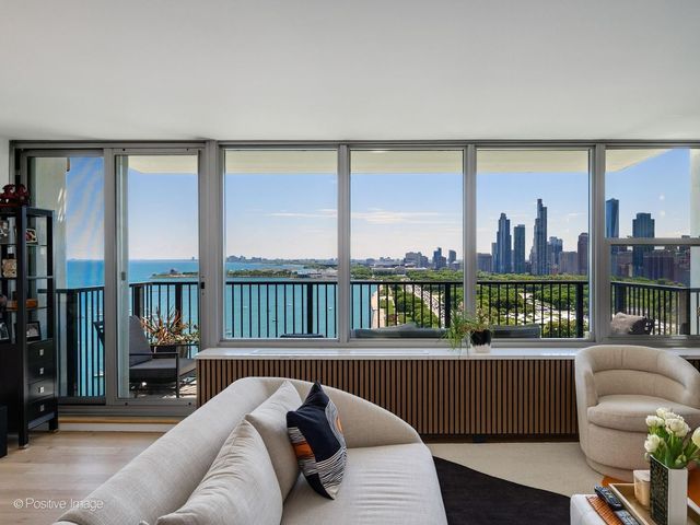 400 E Randolph Street 2613, Chicago, IL 60601