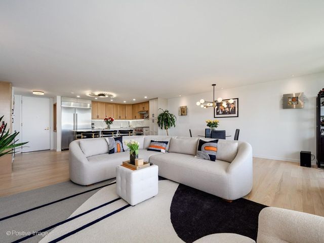 400 E Randolph Street 2613, Chicago, IL 60601