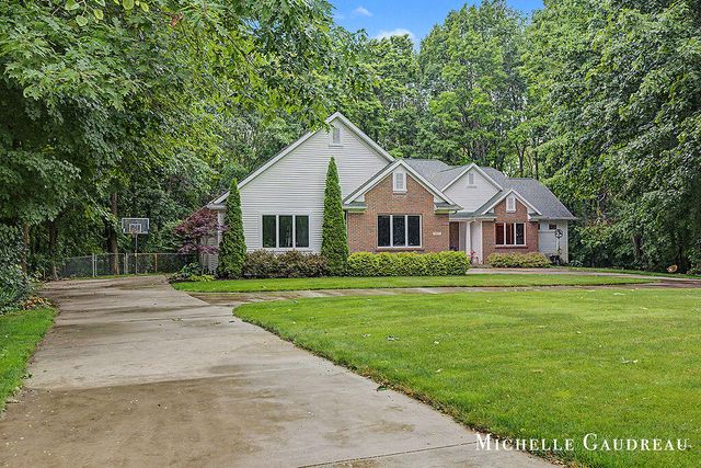5577 Fieldstone Court, Middleville, MI 49333