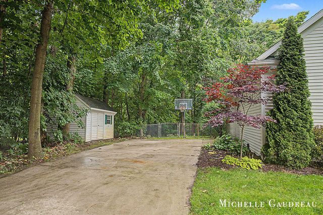 5577 Fieldstone Court, Middleville, MI 49333