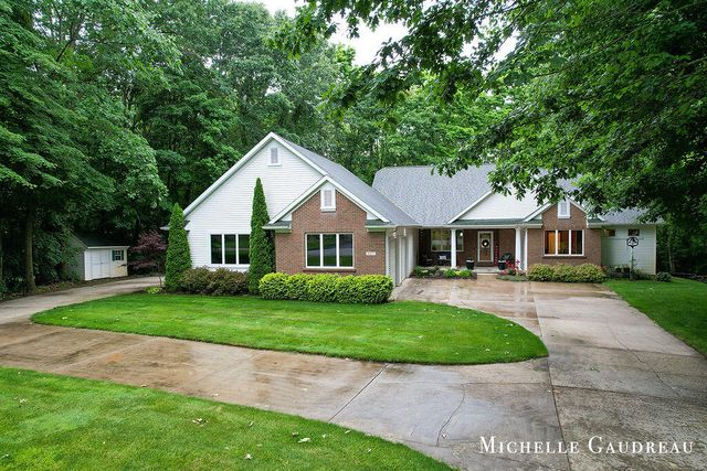 5577 Fieldstone Court, Middleville, MI 49333