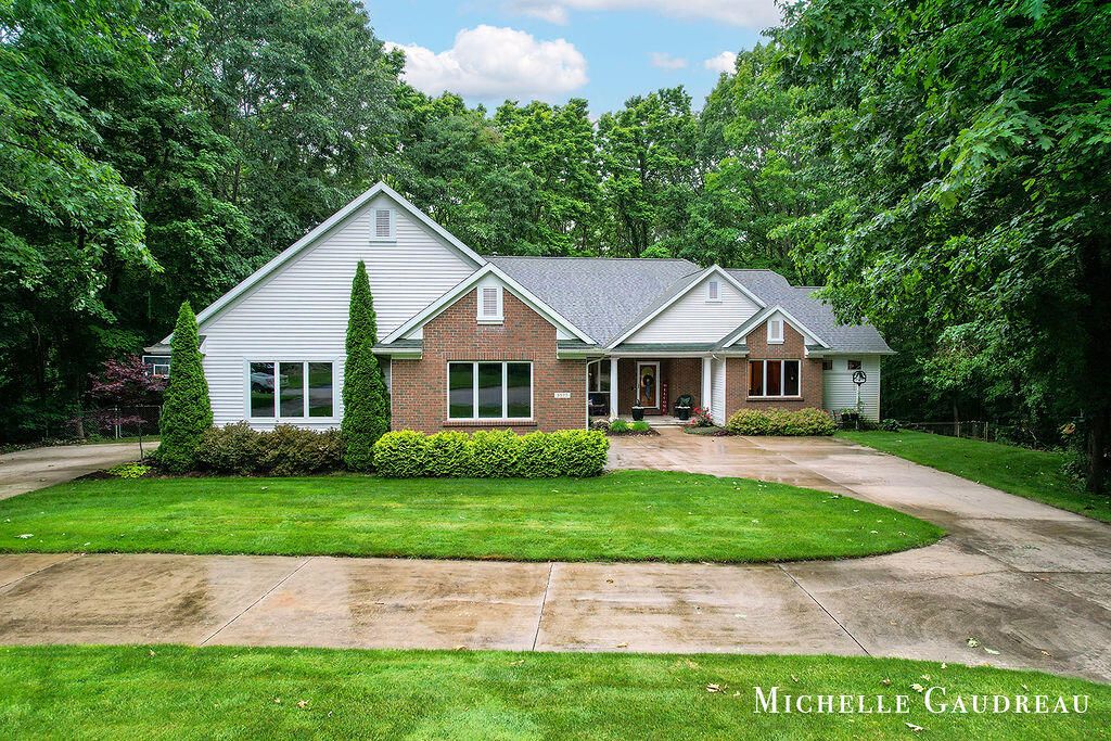 5577 Fieldstone Court, Middleville, MI 49333