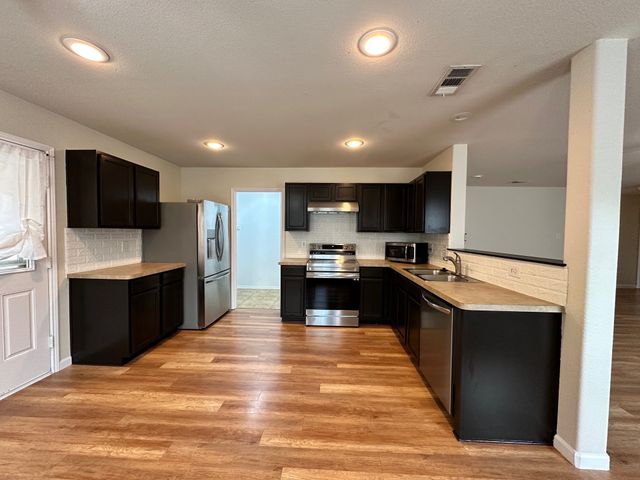 5733 Mirror Ridge Drive, Fort Worth, TX 76179