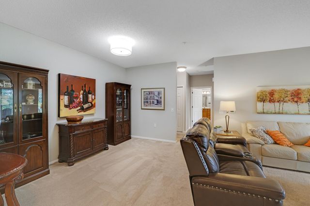 100 Clydesdale Trail 113, Medina, MN 55340
