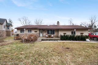2065 Ridgemont Street, Commerce Charter Township, MI 48382