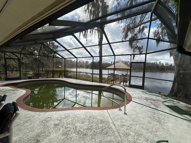 19250 BLOUNT RD, Lutz, FL 33558