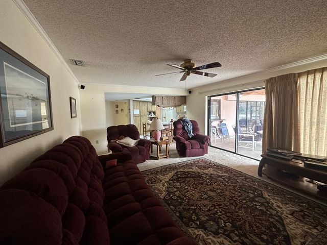 19250 BLOUNT RD, Lutz, FL 33558