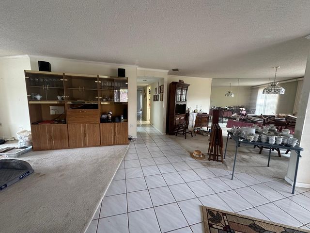 19250 BLOUNT RD, Lutz, FL 33558