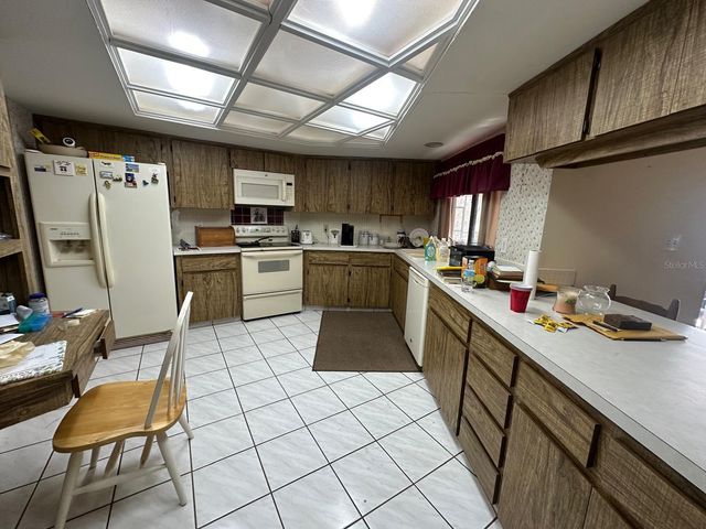 19250 BLOUNT RD, Lutz, FL 33558