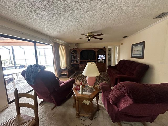 19250 BLOUNT RD, Lutz, FL 33558