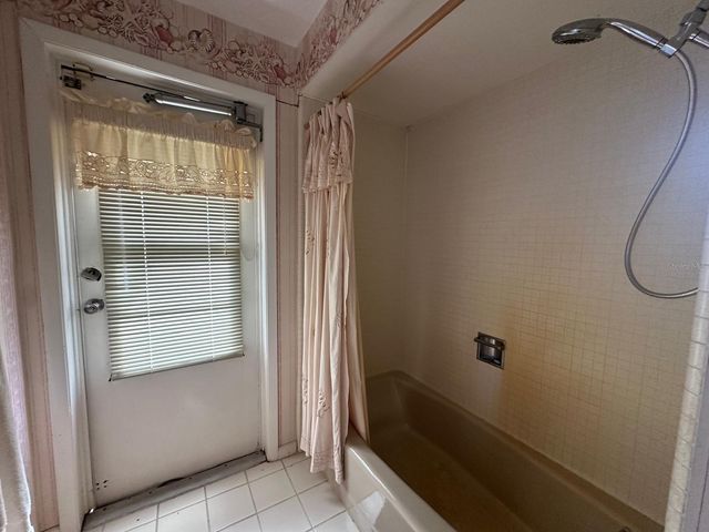 19250 BLOUNT RD, Lutz, FL 33558
