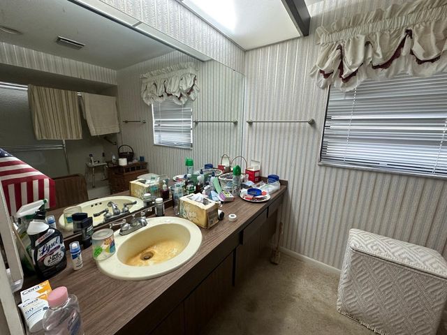 19250 BLOUNT RD, Lutz, FL 33558