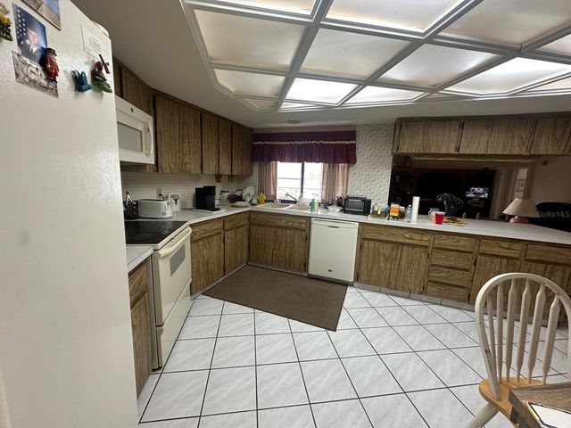 19250 BLOUNT RD, Lutz, FL 33558