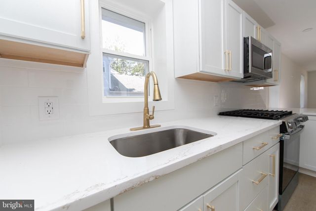 105 E ATLANTIC AVE, Cape May Court House, NJ 08210