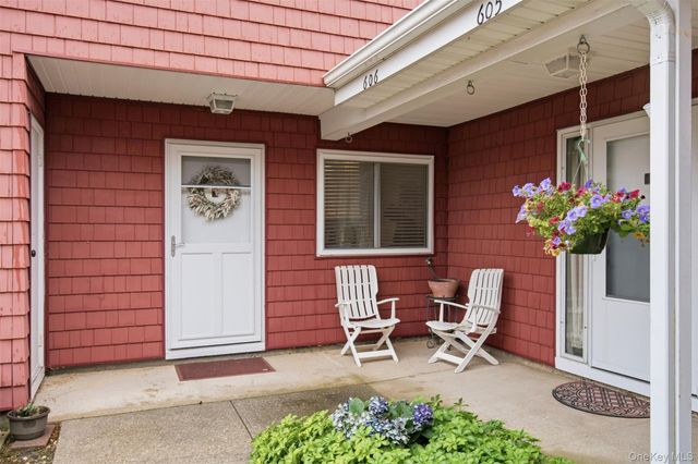 606 Flair Court W, Saint James, NY 11780