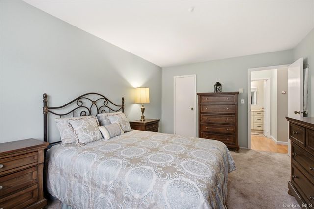 606 Flair Court W, Saint James, NY 11780
