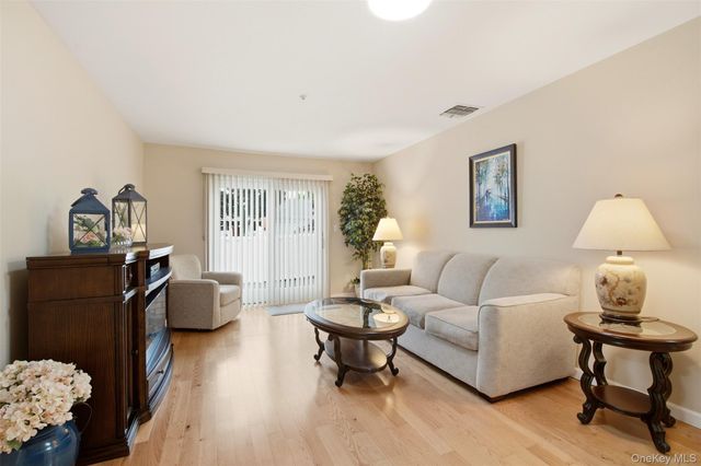 606 Flair Court W, Saint James, NY 11780