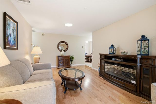 606 Flair Court W, Saint James, NY 11780