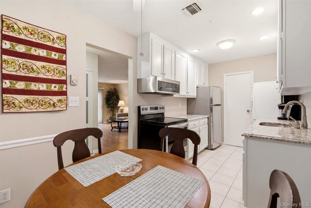 606 Flair Court W, Saint James, NY 11780