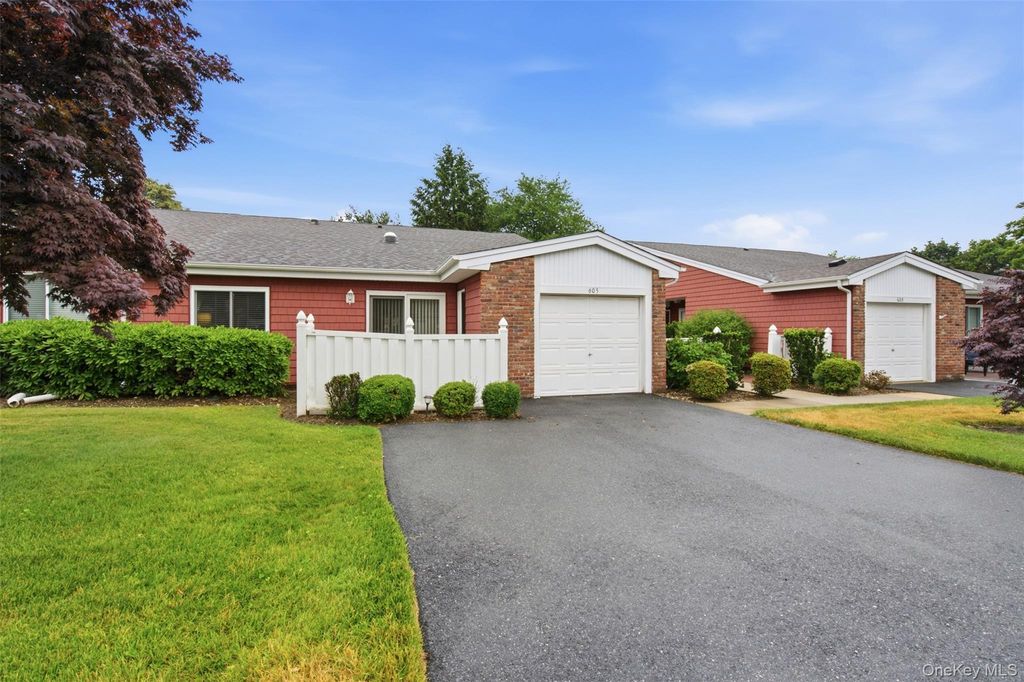 606 Flair Court W, Saint James, NY 11780