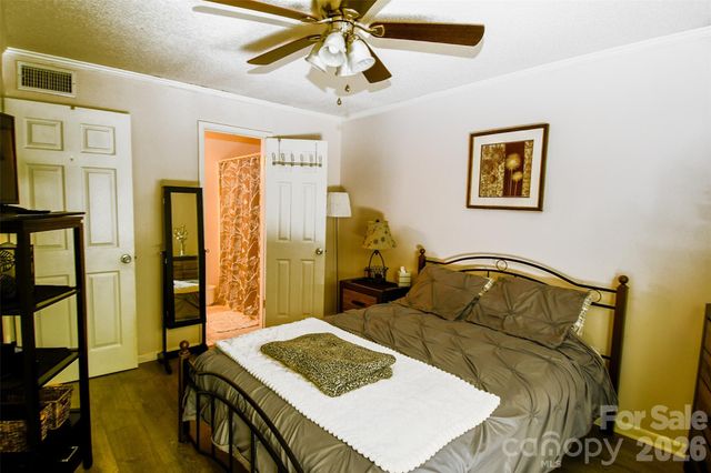 1046 Surry Lane, Gastonia, NC 28054