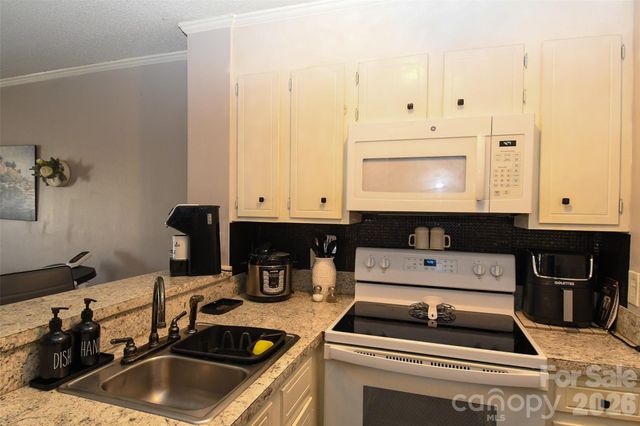 1046 Surry Lane, Gastonia, NC 28054