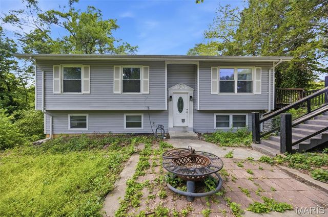 15565 Old Jamestown Road, Florissant, MO 63034