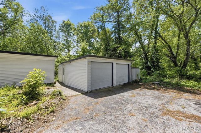15565 Old Jamestown Road, Florissant, MO 63034