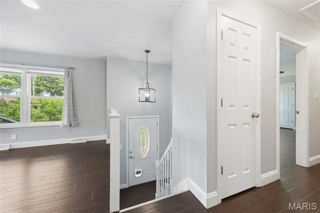 15565 Old Jamestown Road, Florissant, MO 63034