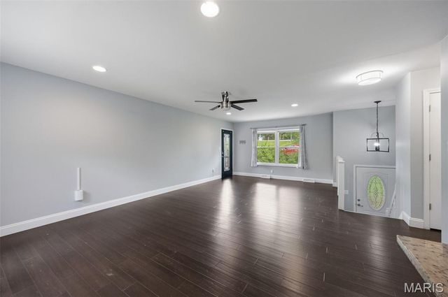 15565 Old Jamestown Road, Florissant, MO 63034