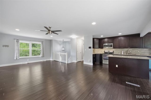 15565 Old Jamestown Road, Florissant, MO 63034